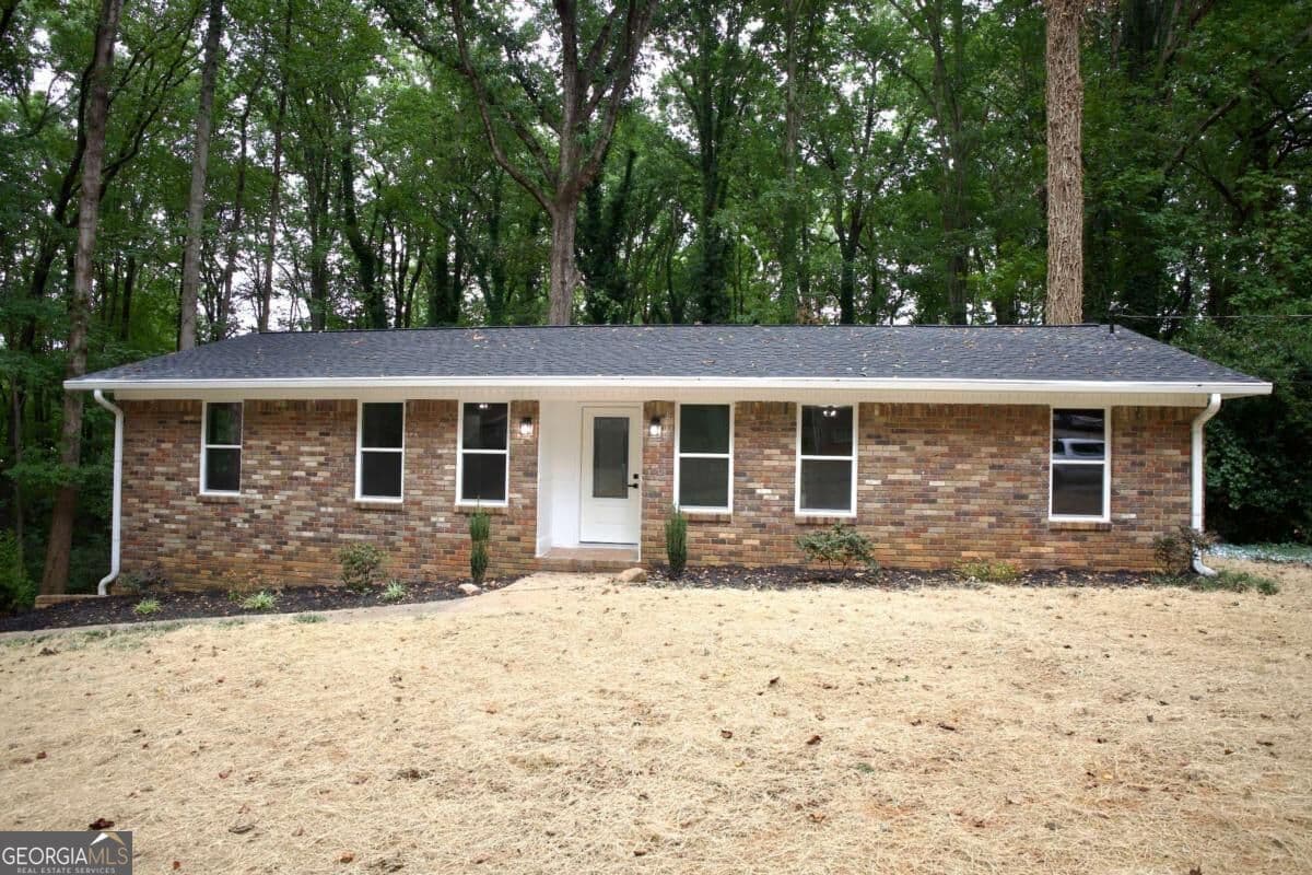 3 bedroom, 2 bathroom, 1,315 sq ft single family residence for sale at 3941 Canterbury Walk, Douglasville, GA 30135