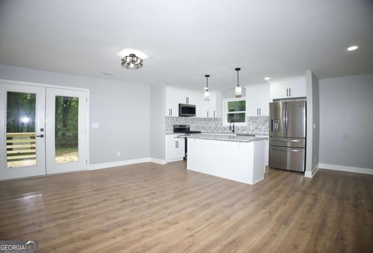 3 bedroom, 2 bathroom, 1,315 sq ft single family residence for sale at 3941 Canterbury Walk, Douglasville, GA 30135 — photo 5