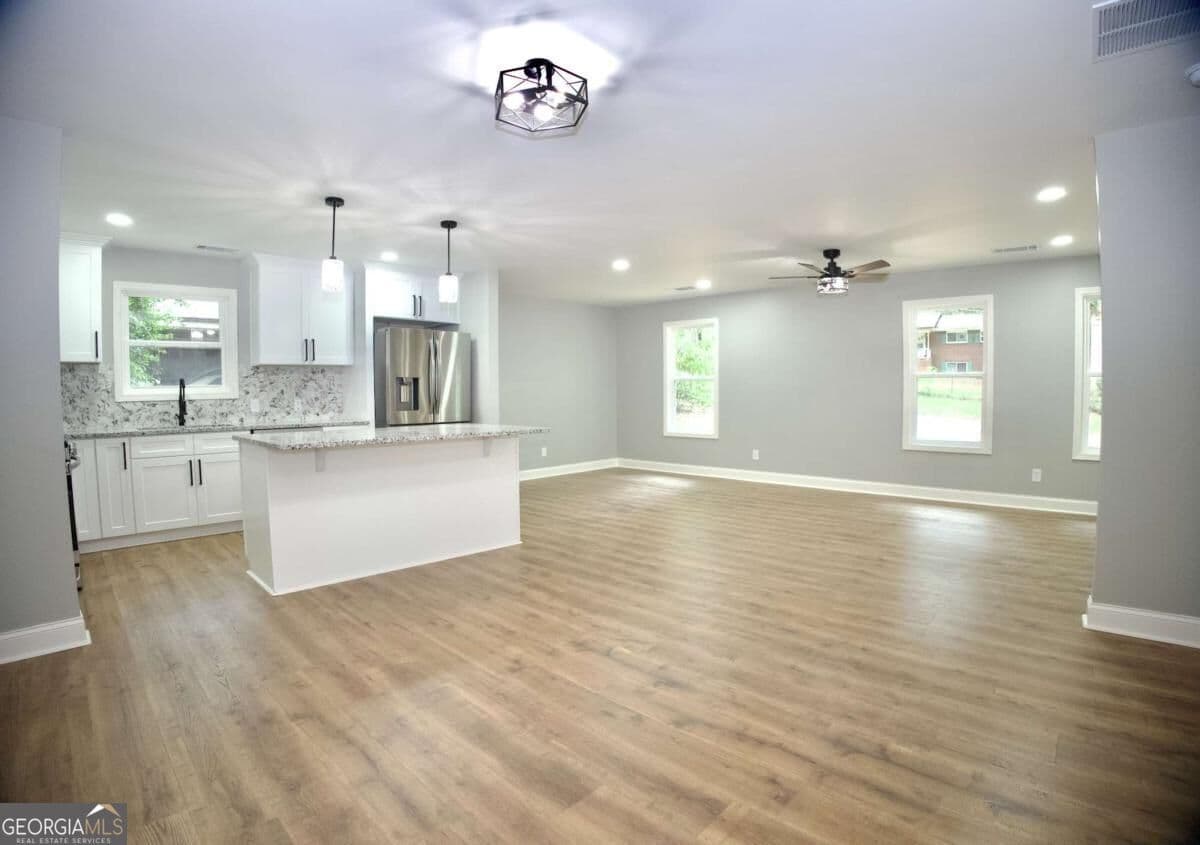 3 bedroom, 2 bathroom, 1,315 sq ft single family residence for sale at 3941 Canterbury Walk, Douglasville, GA 30135 — photo 9