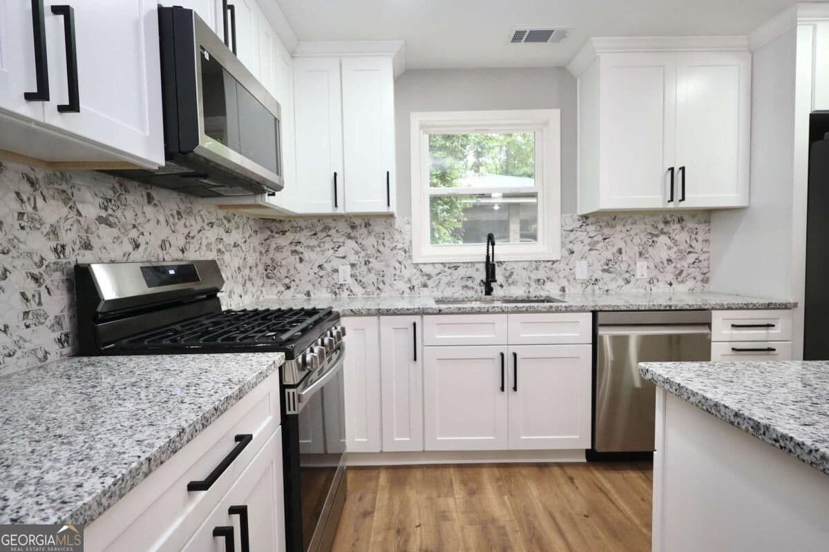 3 bedroom, 2 bathroom, 1,315 sq ft single family residence for sale at 3941 Canterbury Walk, Douglasville, GA 30135 — photo 8