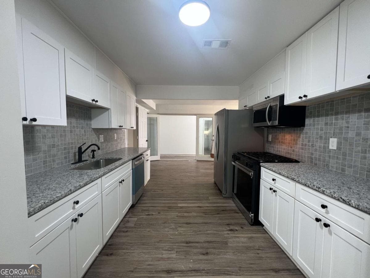 5 bedroom, 3 bathroom, 2,352 sq ft single family residence for rent at 5760 Penfield Place, Atlanta, GA 30349 for $3,200 a month — photo 3
