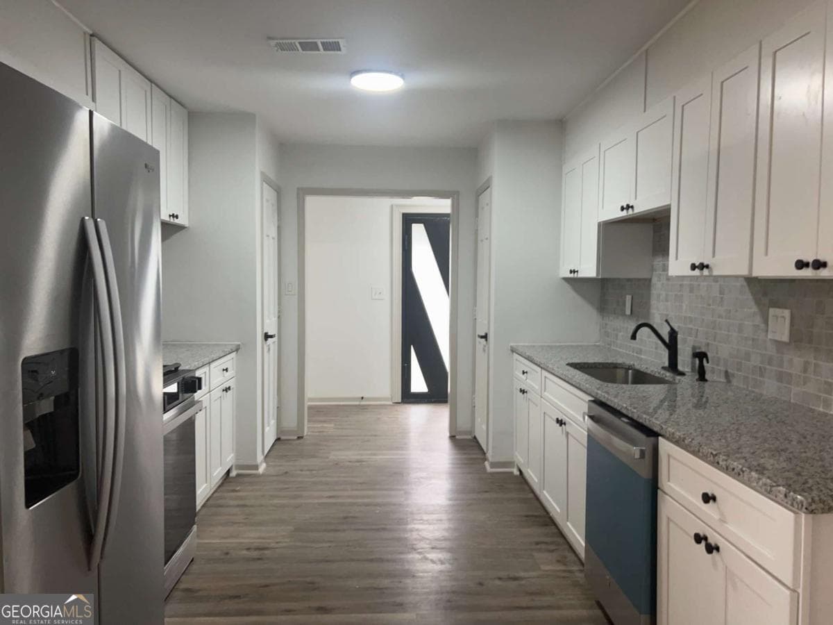 5 bedroom, 3 bathroom, 2,352 sq ft single family residence for rent at 5760 Penfield Place, Atlanta, GA 30349 for $3,200 a month — photo 4