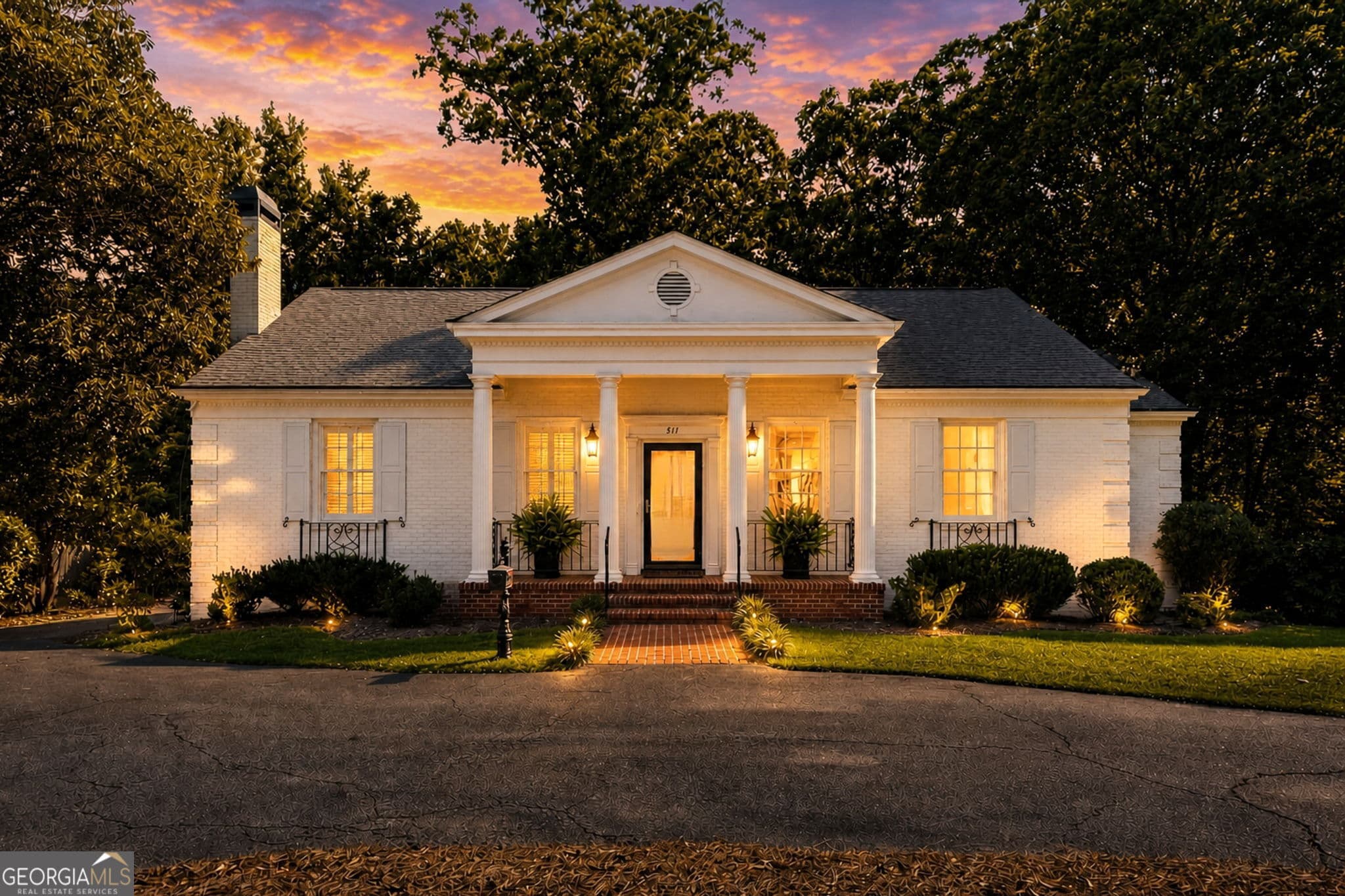 3 bedroom, 3 bathroom, 2,386 sq ft single family residence for sale at 517 E College Street, Griffin, GA 30224 — photo 1 of 51