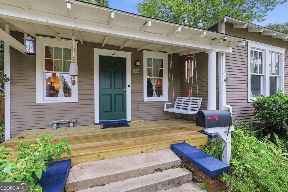 3 bedroom, 2 bathroom, 1,285 sq ft single family residence for sale at 1218 E 48Th Street, Savannah, GA 31404 — photo 2
