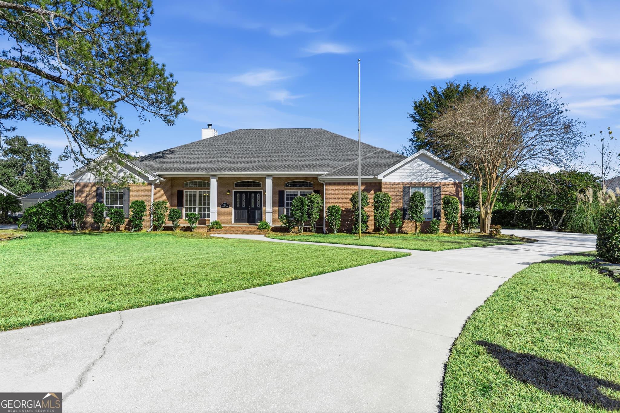 4 bedroom, 2.5 bathroom, 2,502 sq ft single family residence under contract at 911 Larkspur Lane, St. Marys, GA 31558