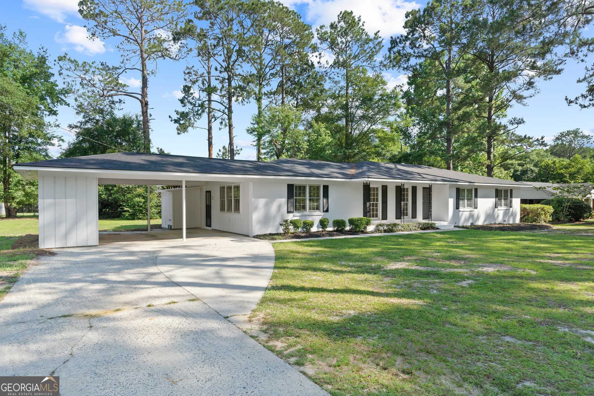 3 bedroom, 2 bathroom, 2,502 sq ft single family residence for rent at 223 Brookwood Drive, Dublin, GA 31021 for $2,400 a month — photo 2