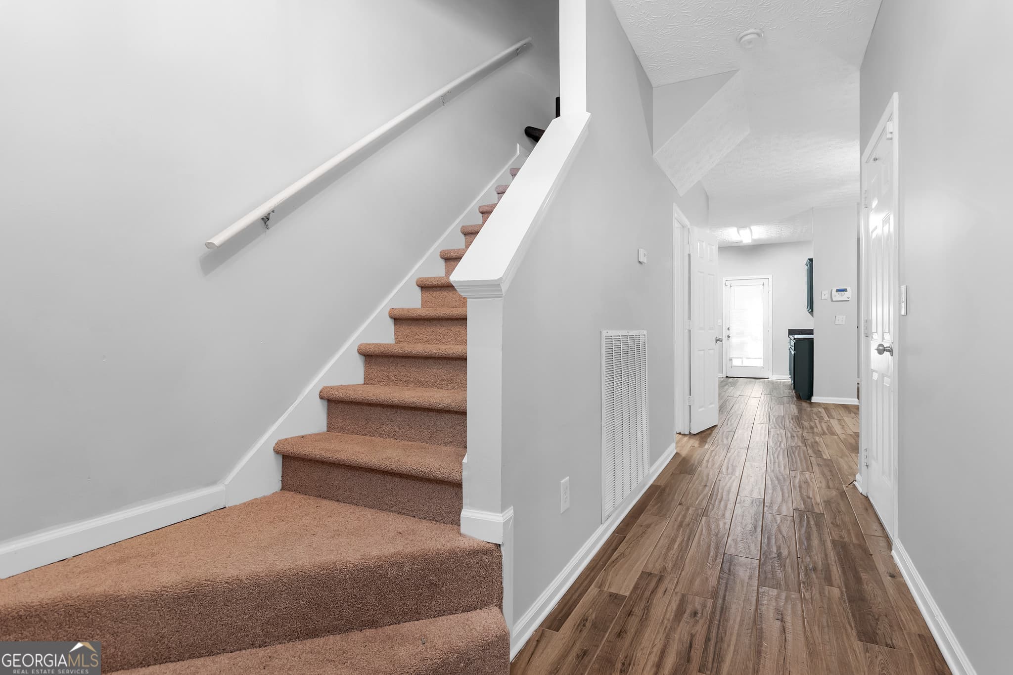 3 bedroom, 2.5 bathroom, 1,485 sq ft condominium for sale at 4119 Stone Trace Drive, Atlanta, GA 30344 — photo 3