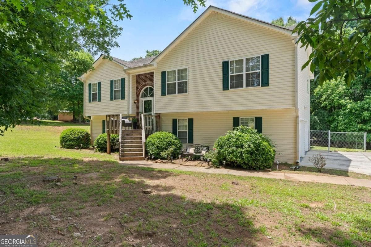 5 bedroom, 3 bathroom, 2,188 sq ft single family residence for sale at 223 Sawdust Trail, Nicholson, GA 30565 — photo 3