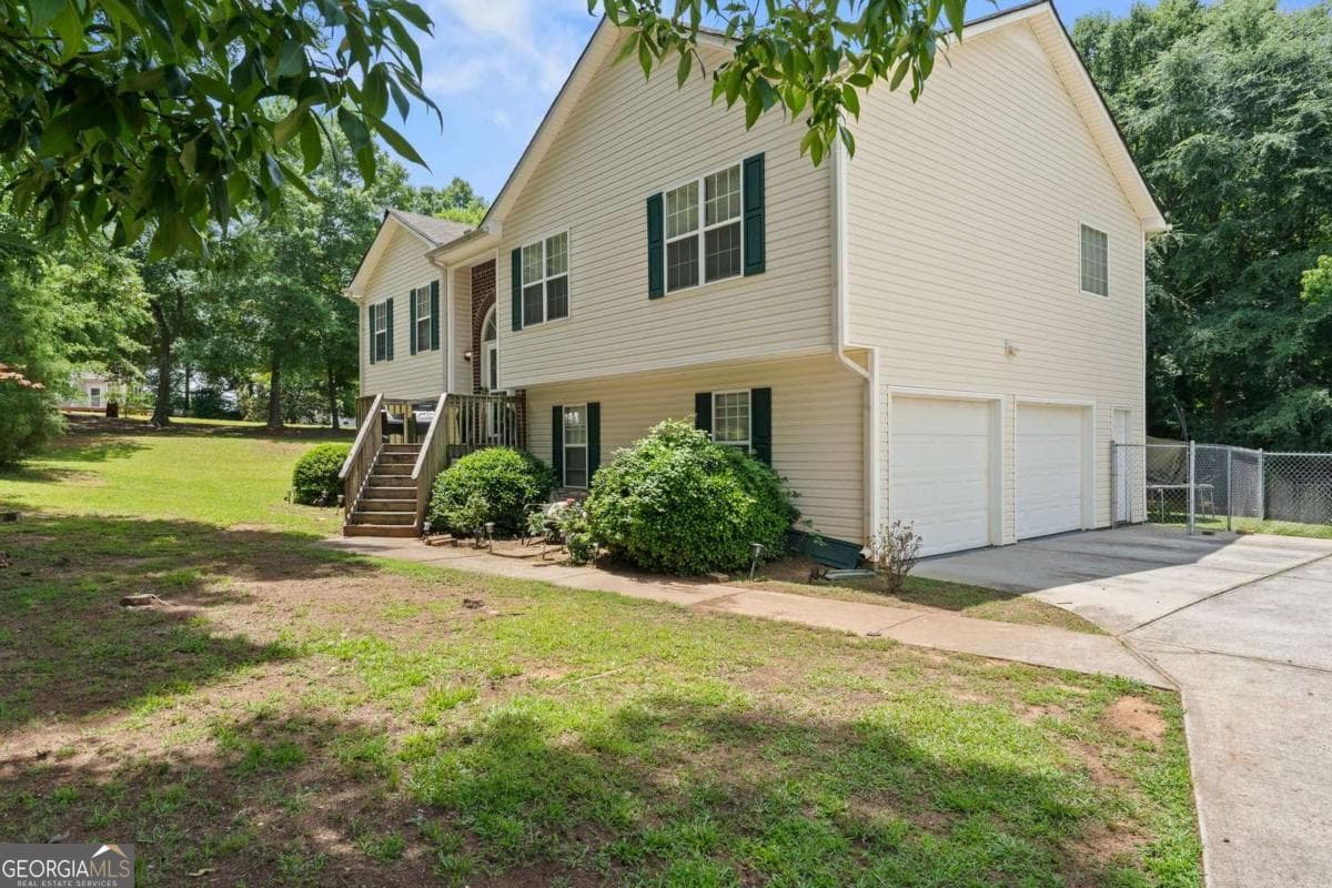 5 bedroom, 3 bathroom, 2,188 sq ft single family residence for sale at 223 Sawdust Trail, Nicholson, GA 30565 — photo 4
