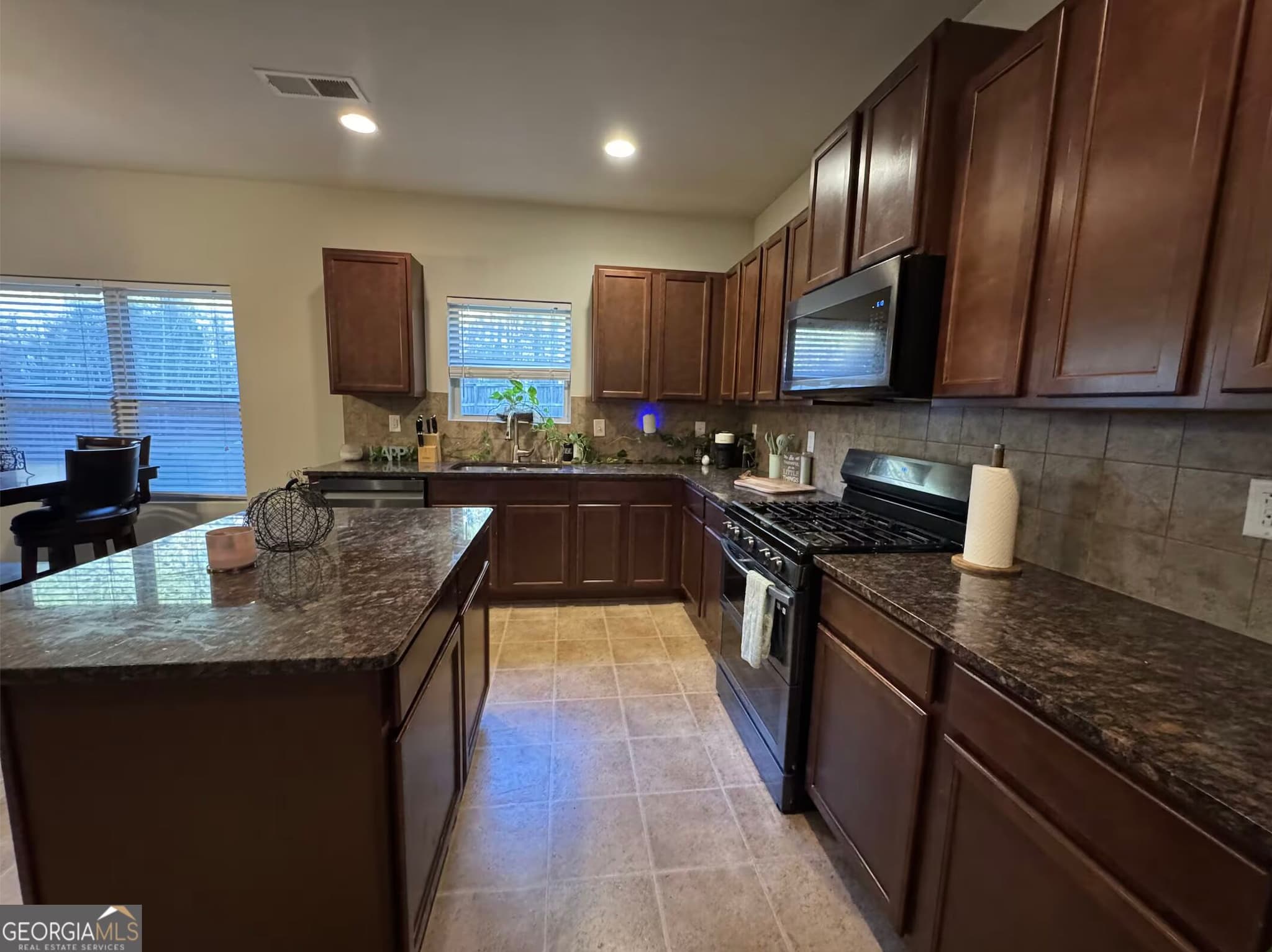 4 bedroom, 2.5 bathroom, 4,550 sq ft single family residence for rent at 9775 Ivey Ridge Circle, Jonesboro, GA 30238 for $2,350 a month — photo 7