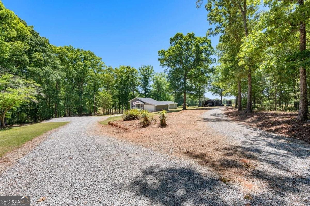 3 bedroom, 2 bathroom, 2,432 sq ft single family residence for sale at 2086 Bethlehem Church Road, Grantville, GA 30220 — photo 2