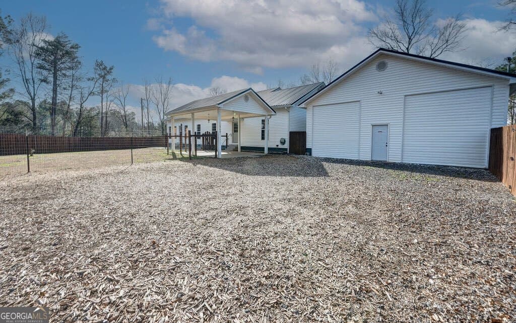 3 bedroom, 2 bathroom, 2,100 sq ft single family residence for sale at 960 Mcentyre Loop, Calhoun, GA 30701 — photo 6