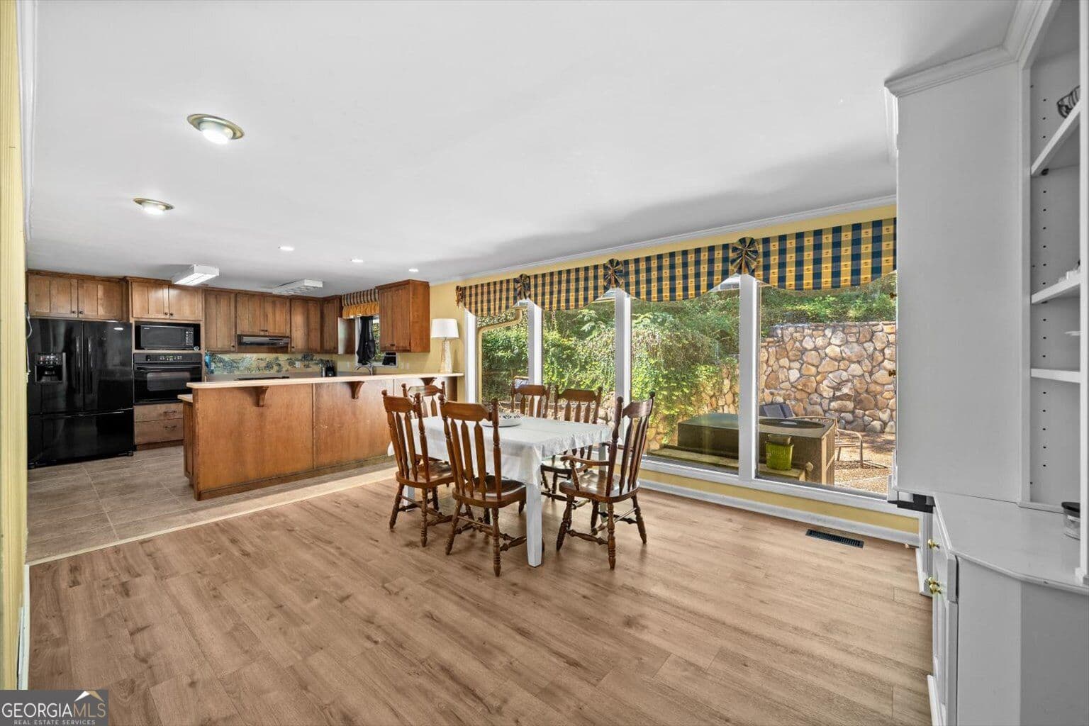 4 bedroom, 3 bathroom, 2,987 sq ft single family residence for sale at 1410 Sherwood Drive, Dalton, GA 30720 — photo 8