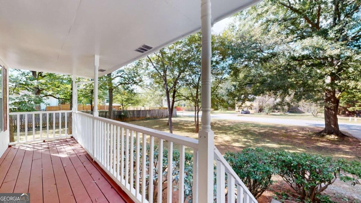 3 bedroom, 2.5 bathroom, 1,983 sq ft single family residence for sale at 4650 Westminster Drive, Ellenwood, GA 30294 — photo 2