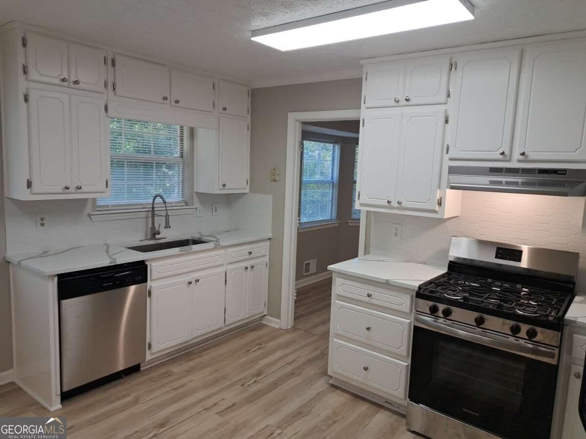 3 bedroom, 2.5 bathroom, 1,983 sq ft single family residence for sale at 4650 Westminster Drive, Ellenwood, GA 30294 — photo 7