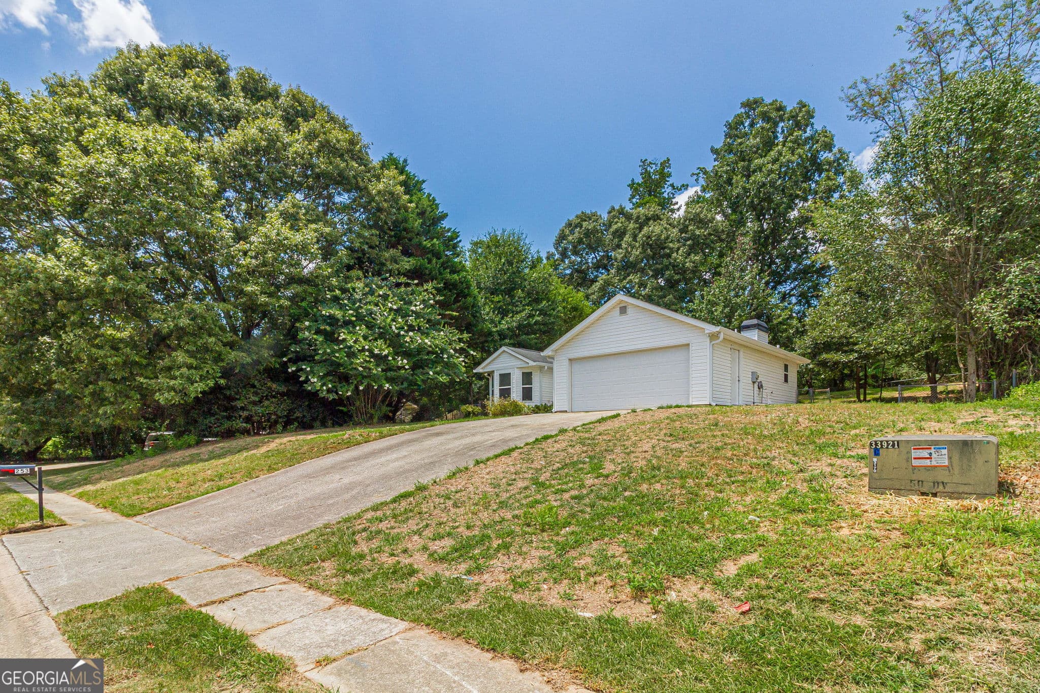 3 bedroom, 2 bathroom single family residence for rent at 253 Chardonnay Trace, Braselton, GA 30517 for $1,900 a month — photo 3