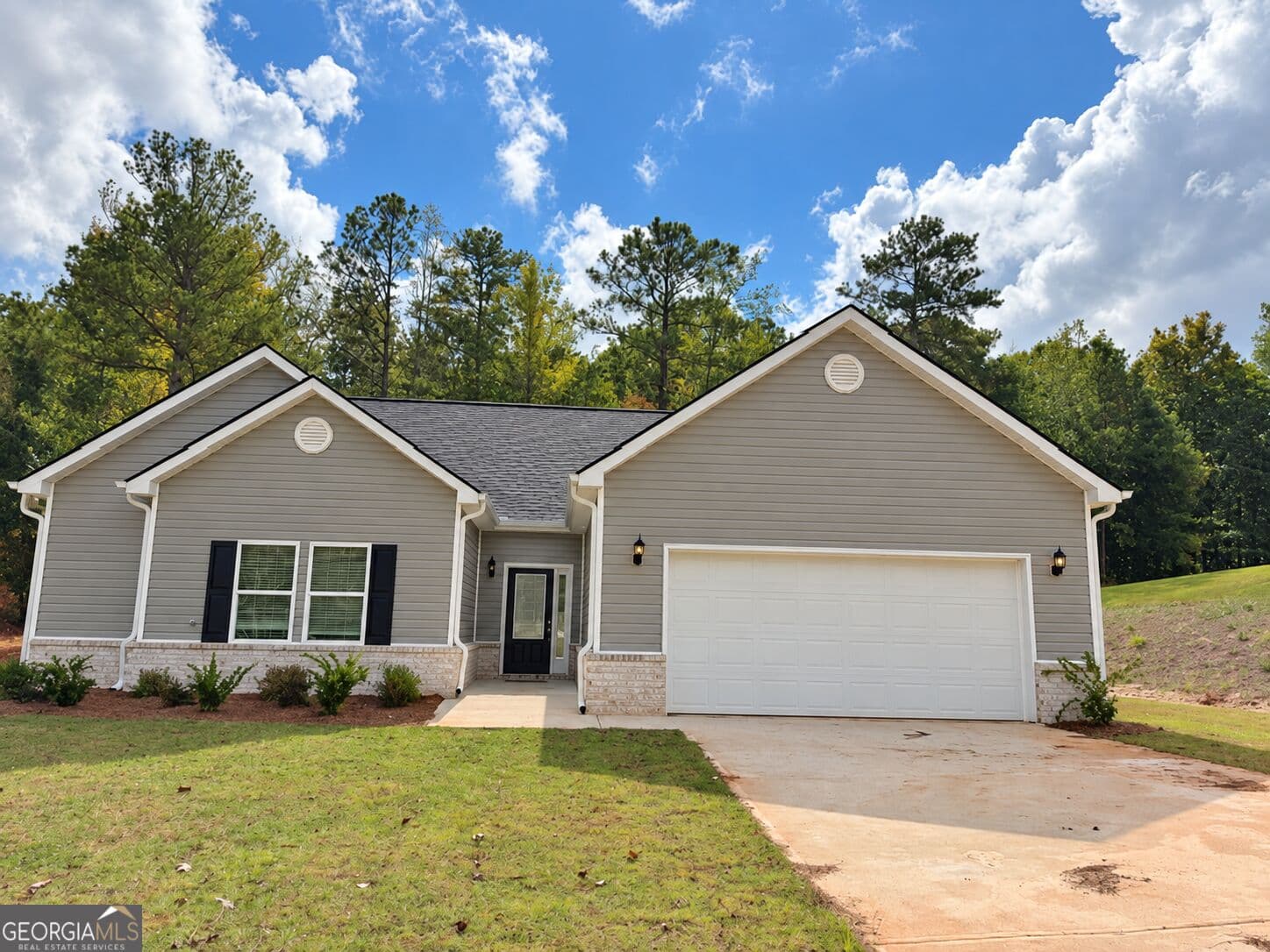 3 bedroom, 2.5 bathroom, 1,928 sq ft single family residence for sale at 4472 Rivercliffs Way, Gray, GA 31032