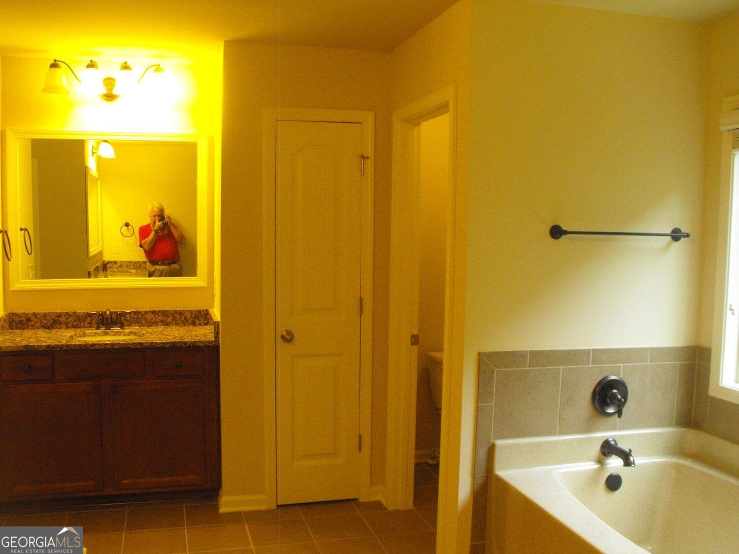 7 bedroom, 5 bathroom, 4,289 sq ft single family residence for sale at 4289 Amberleaf Walk, Lilburn, GA 30047 — photo 5