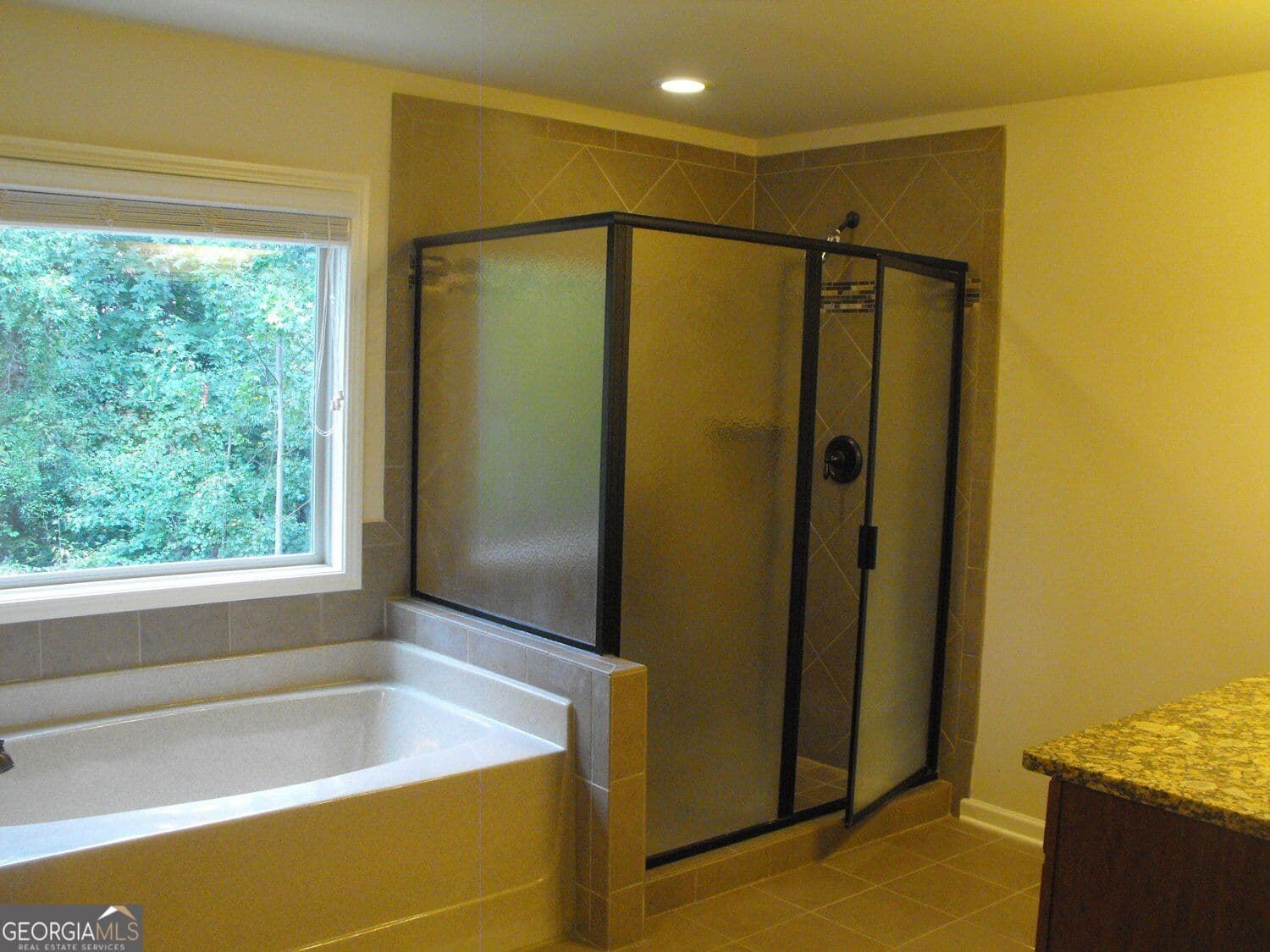 7 bedroom, 5 bathroom, 4,289 sq ft single family residence for sale at 4289 Amberleaf Walk, Lilburn, GA 30047 — photo 4