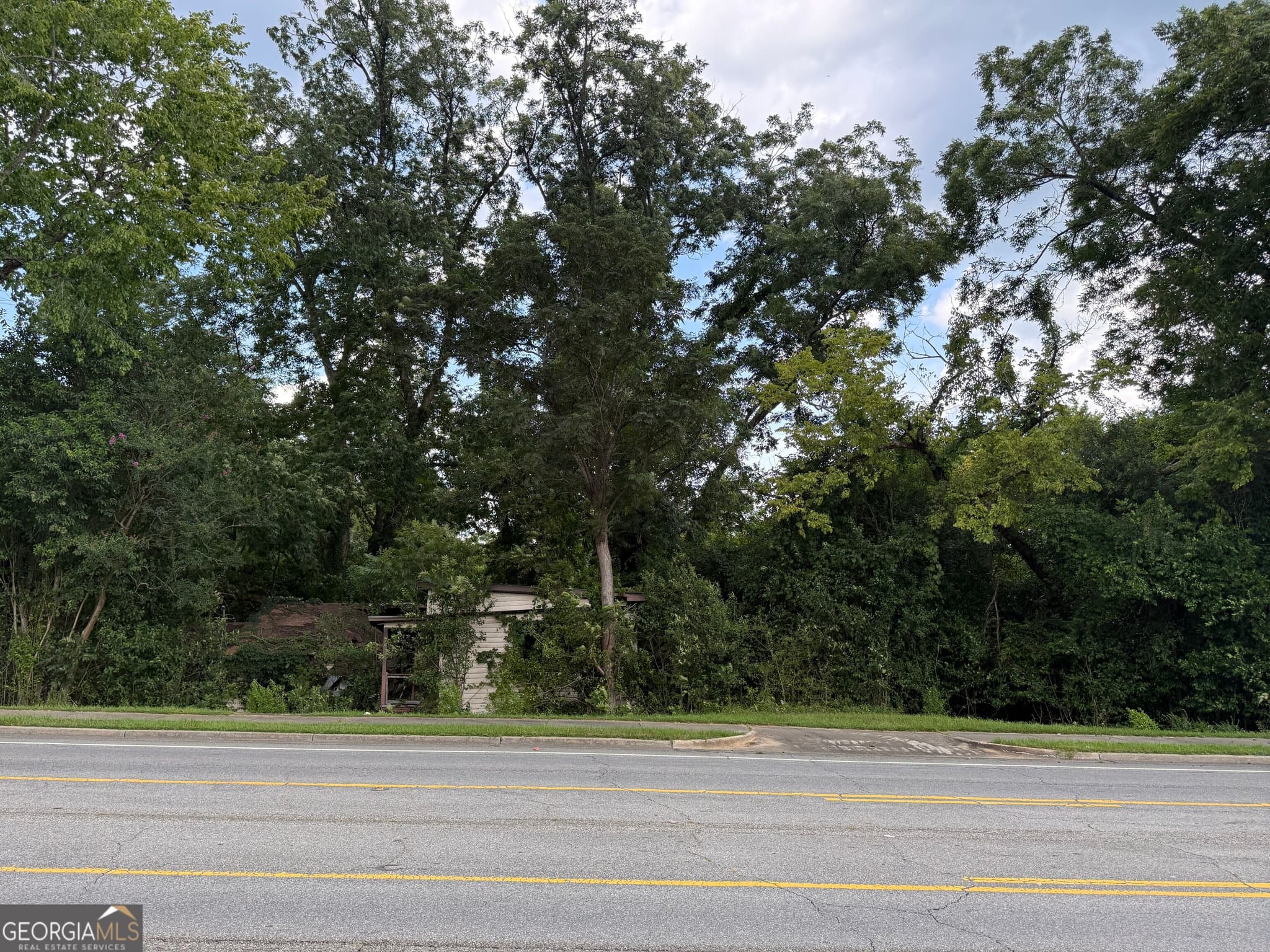 3 bedroom, 1 bathroom, 1,634 sq ft single family residence for sale at 550 S Elbert Street, Milledgeville, GA 31061 — photo 3