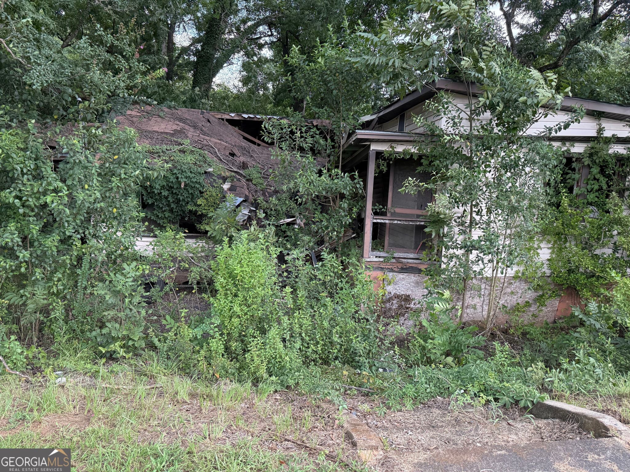 3 bedroom, 1 bathroom, 1,634 sq ft single family residence for sale at 550 S Elbert Street, Milledgeville, GA 31061