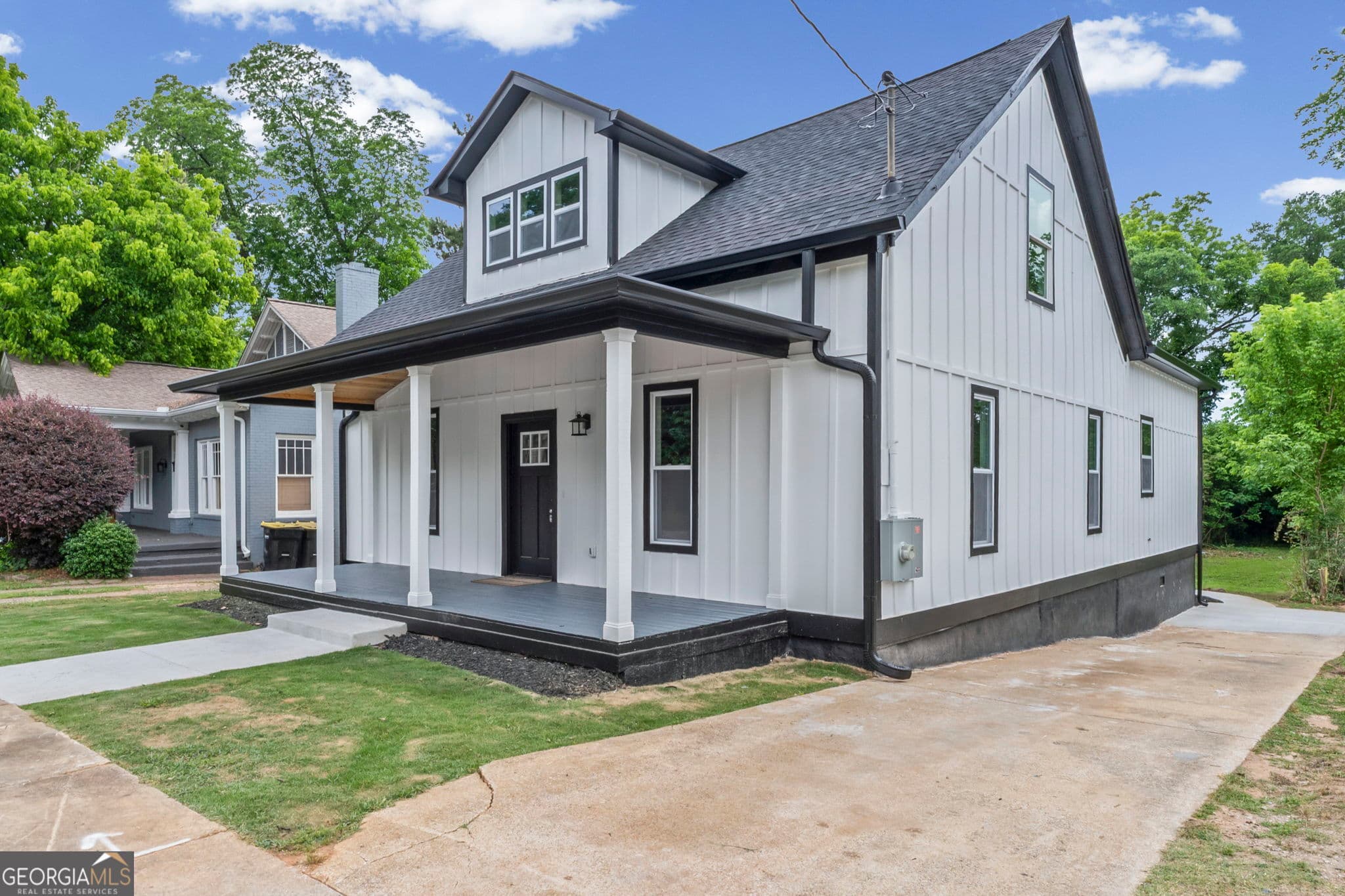 3 bedroom, 3 bathroom, 2,292 sq ft single family residence for rent at 14 Salbide Avenue, Newnan, GA 30263 for $2,950 a month — photo 3