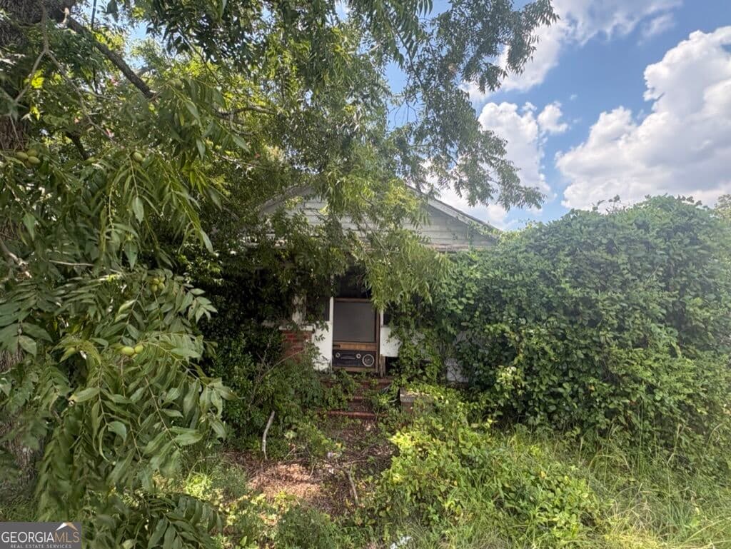 2 bedroom, 1 bathroom, 1,218 sq ft single family residence for sale at 105 Curtis Street, Wrens, GA 30833