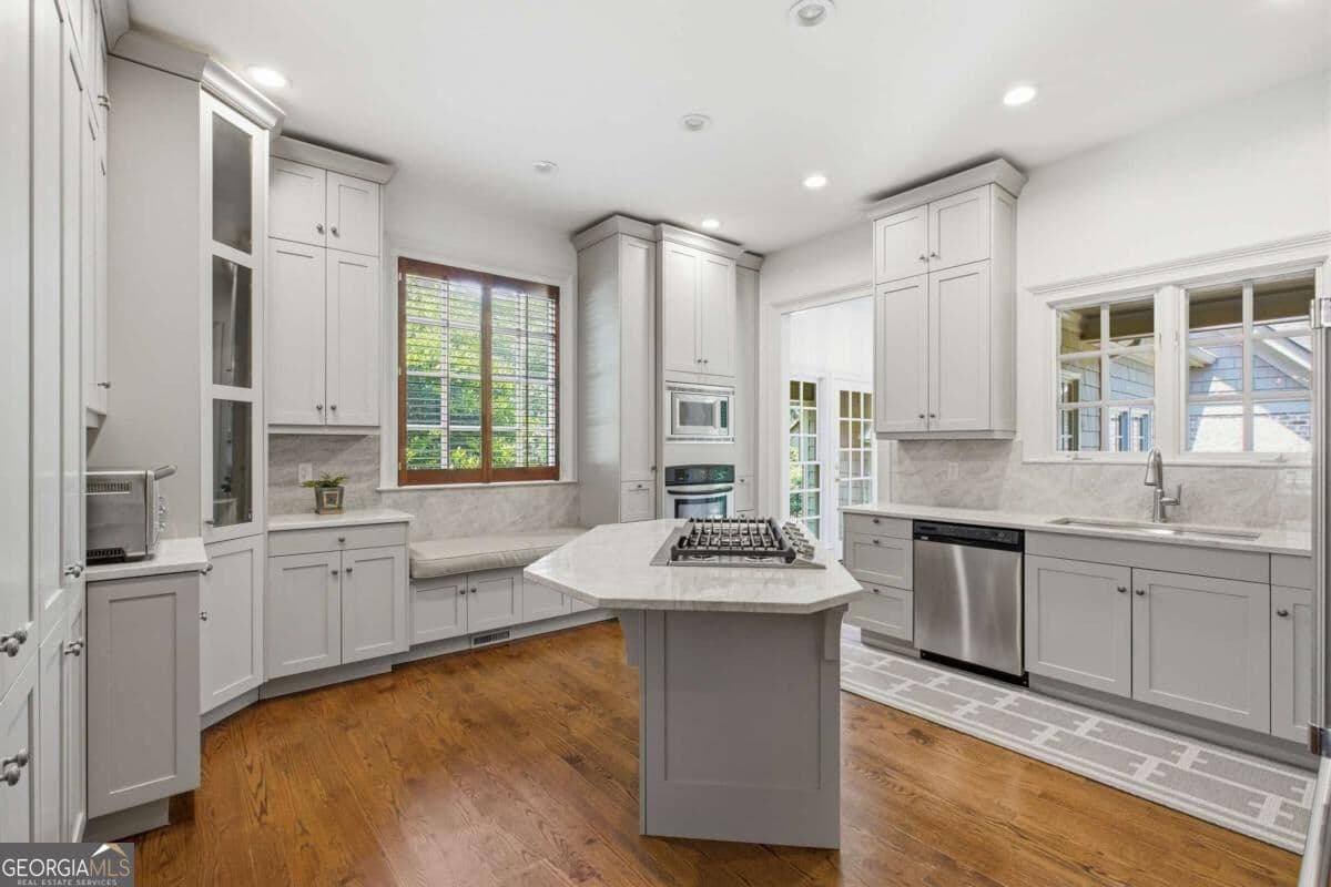 5 bedroom, 5.5 bathroom, 4,259 sq ft single family residence for sale at 221 Hamilton Road, Athens, GA 30606 — photo 8