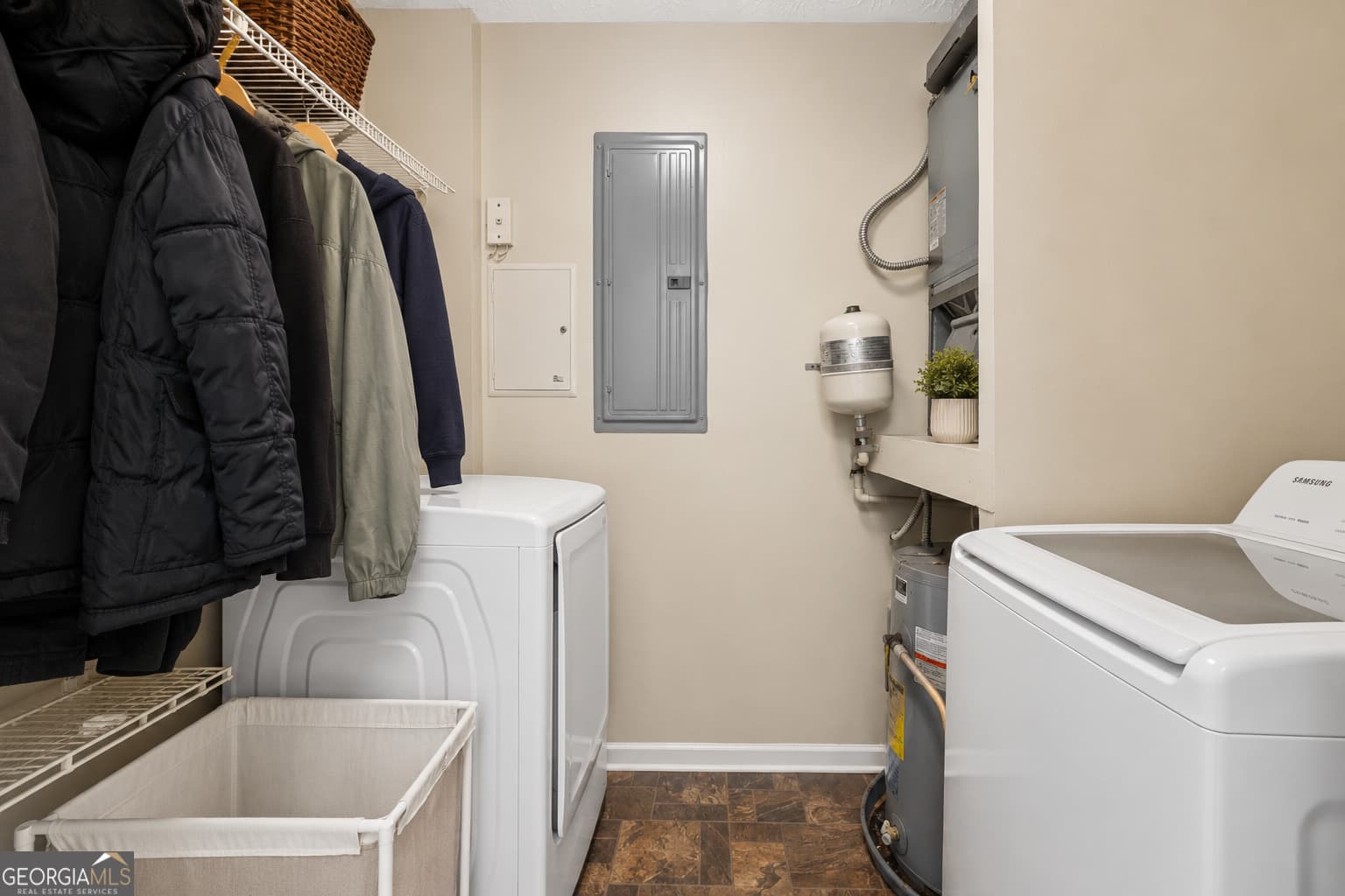 3 bedroom, 2 bathroom, 1,292 sq ft condominium for sale at 12303 Waldrop Place, Decatur, GA 30034 — photo 5