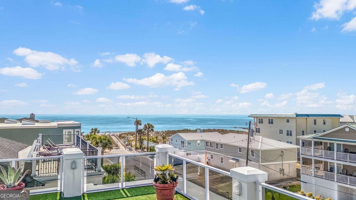 5 bedroom, 3.5 bathroom, 4,000 sq ft single family residence for sale at 8 18Th Street, Tybee Island, GA 31328 — photo 2