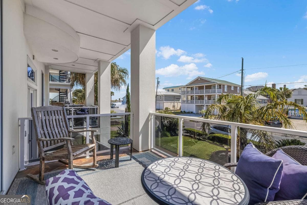 5 bedroom, 3.5 bathroom, 4,000 sq ft single family residence for sale at 8 18Th Street, Tybee Island, GA 31328 — photo 7