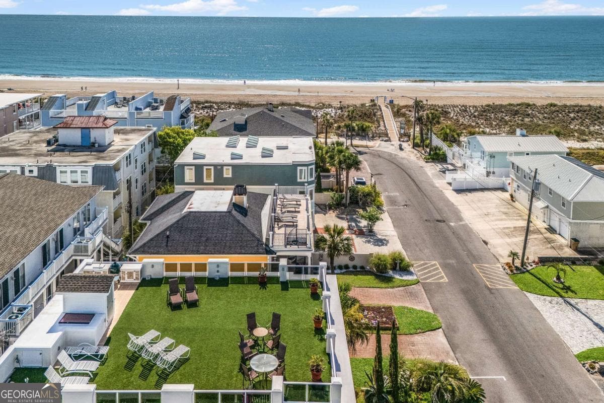 5 bedroom, 3.5 bathroom, 4,000 sq ft single family residence for sale at 8 18Th Street, Tybee Island, GA 31328 — photo 3