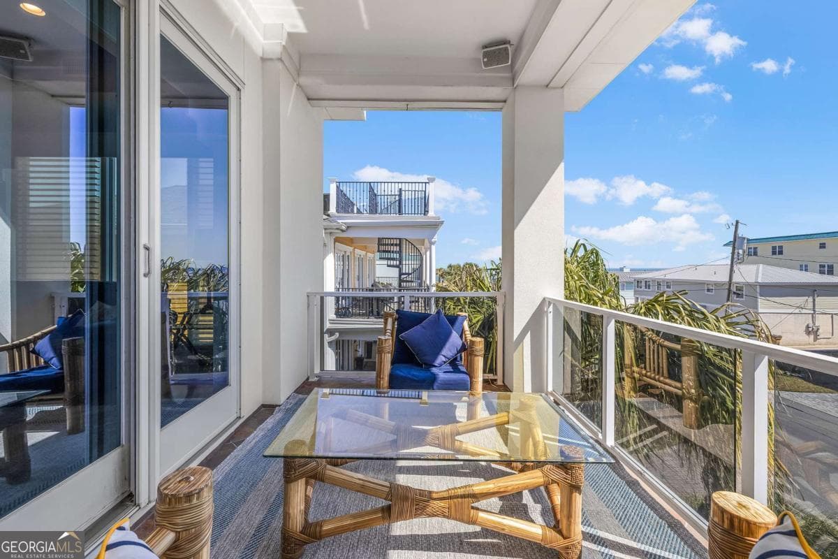 5 bedroom, 3.5 bathroom, 4,000 sq ft single family residence for sale at 8 18Th Street, Tybee Island, GA 31328 — photo 9