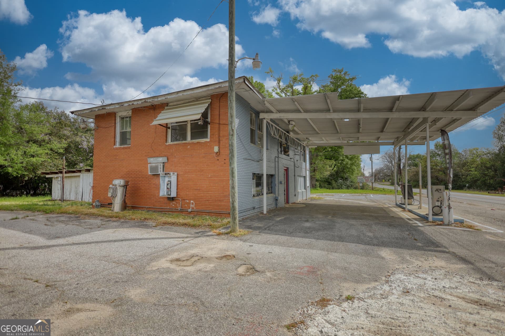 3 bedroom, 1.5 bathroom, 2,652 sq ft mixed use for sale at 510 S Camellia Boulevard, Fort Valley, GA 31030 — photo 2