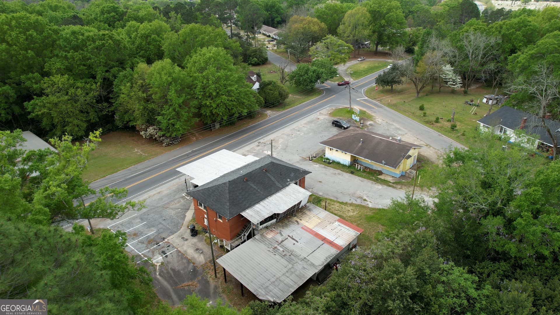 3 bedroom, 1.5 bathroom, 2,652 sq ft mixed use for sale at 510 S Camellia Boulevard, Fort Valley, GA 31030 — photo 5