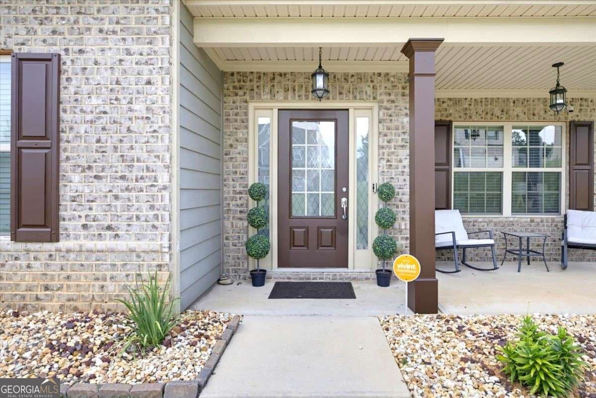 5 bedroom, 2.5 bathroom, 2,501 sq ft single family residence for sale at 2601 Glenbrook Lane, Conyers, GA 30012 — photo 4