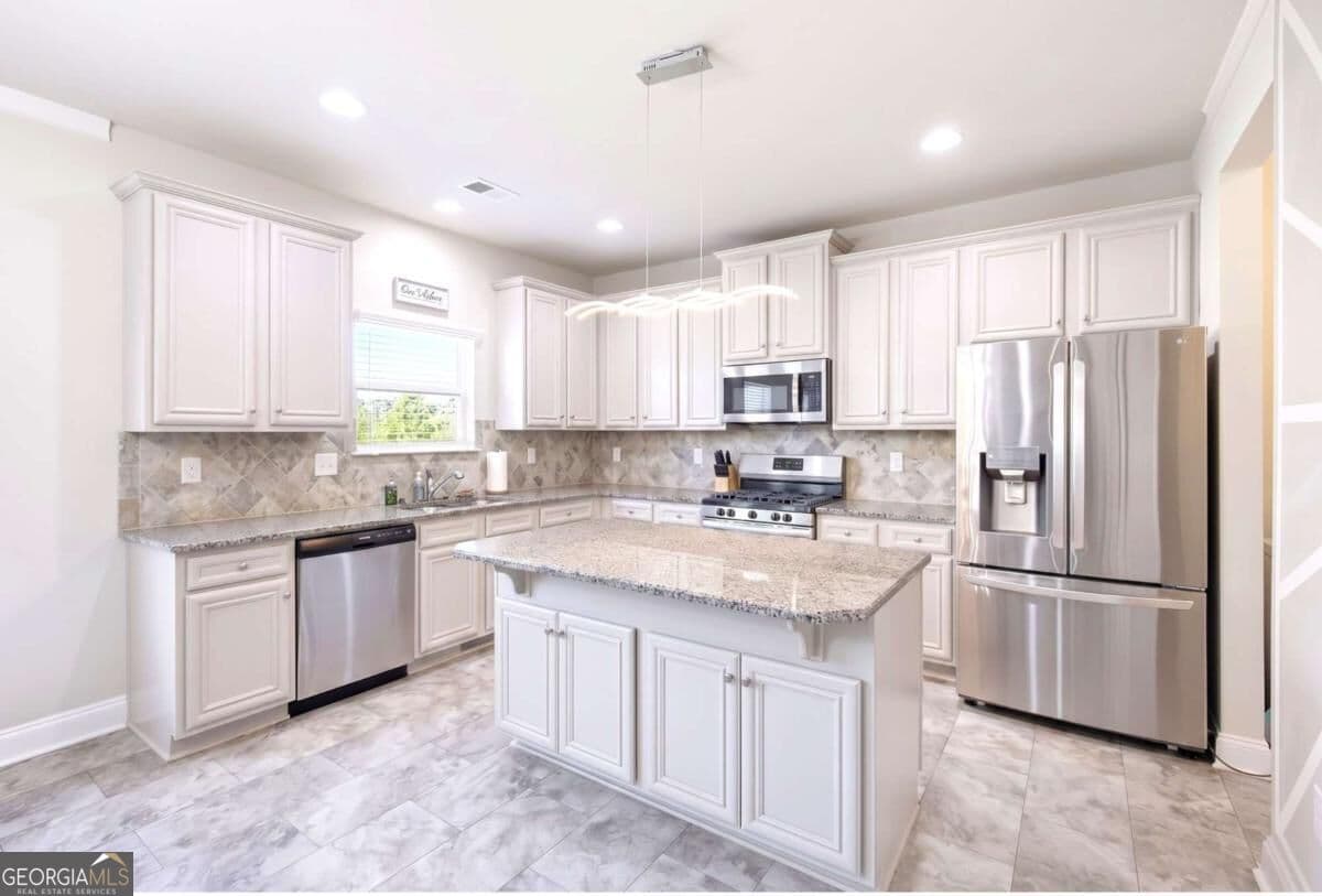 5 bedroom, 2.5 bathroom, 2,501 sq ft single family residence for sale at 2601 Glenbrook Lane, Conyers, GA 30012 — photo 8