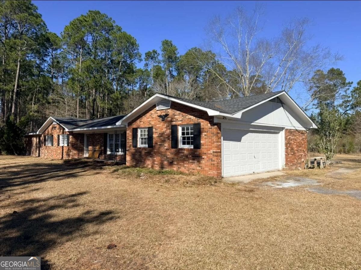 5 bedroom, 4 bathroom, 3,102 sq ft single family residence for sale at 2993 Golden Isle, Baxley, GA 31513
