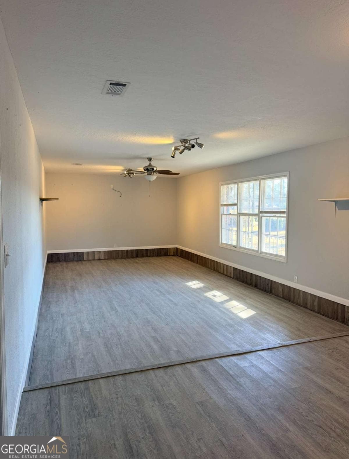 5 bedroom, 4 bathroom, 3,102 sq ft single family residence for sale at 2993 Golden Isle, Baxley, GA 31513 — photo 8