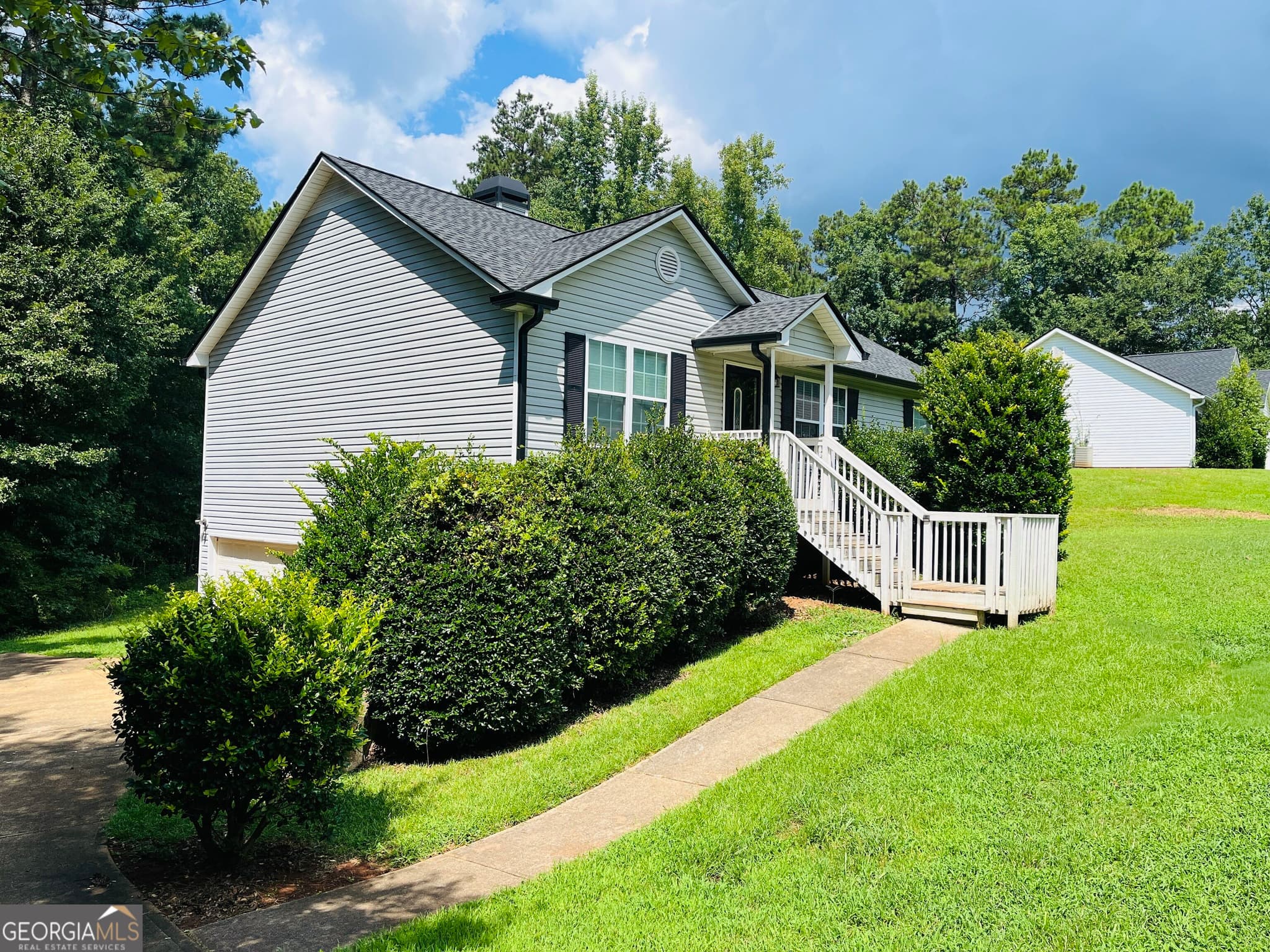 4 bedroom, 3 bathroom, 2,280 sq ft single family residence for rent at 185 Hidden Brook Trail, Newnan, GA 30265 for $2,150 a month — photo 2
