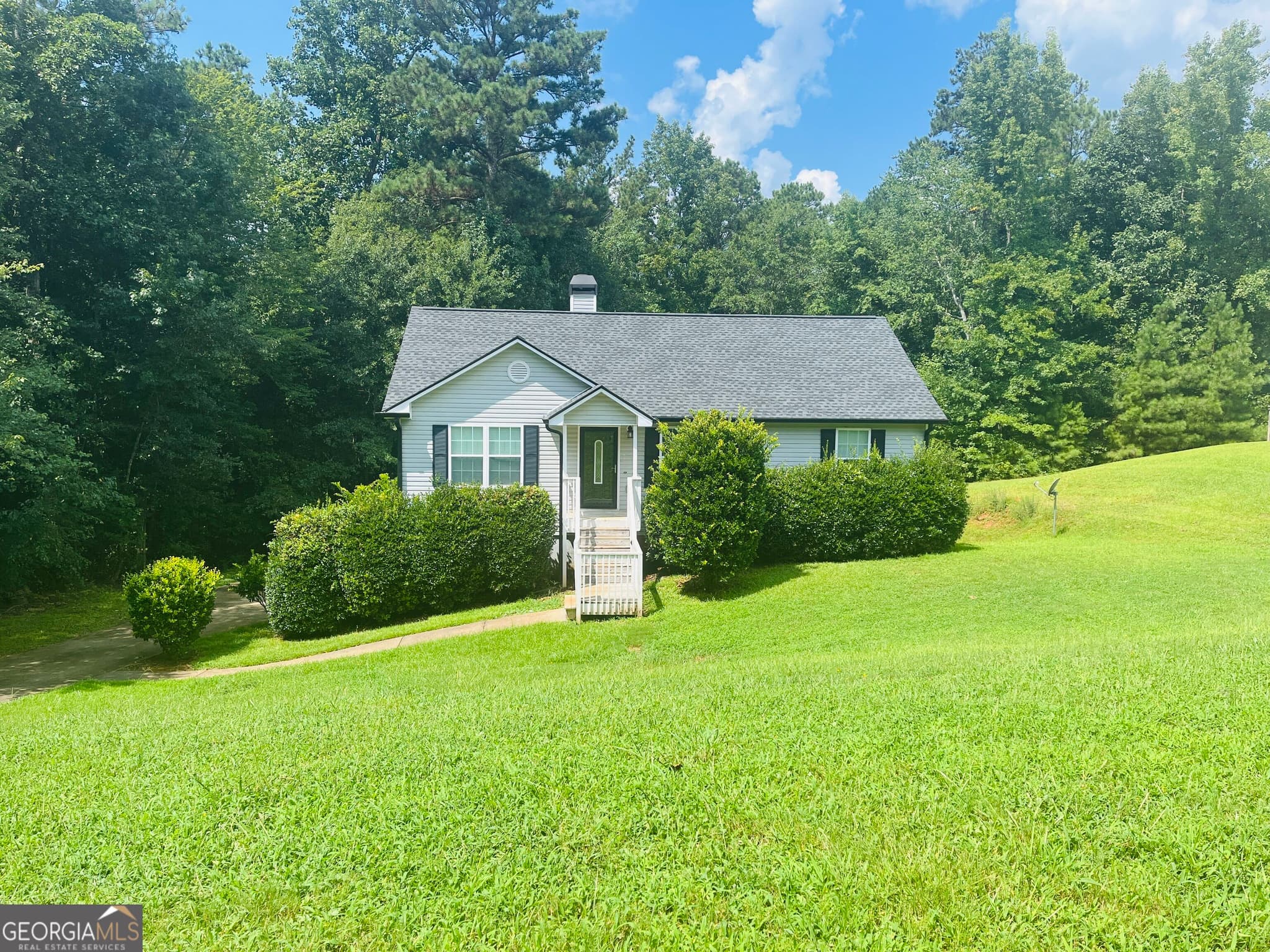 4 bedroom, 3 bathroom, 2,280 sq ft single family residence for rent at 185 Hidden Brook Trail, Newnan, GA 30265 for $2,150 a month