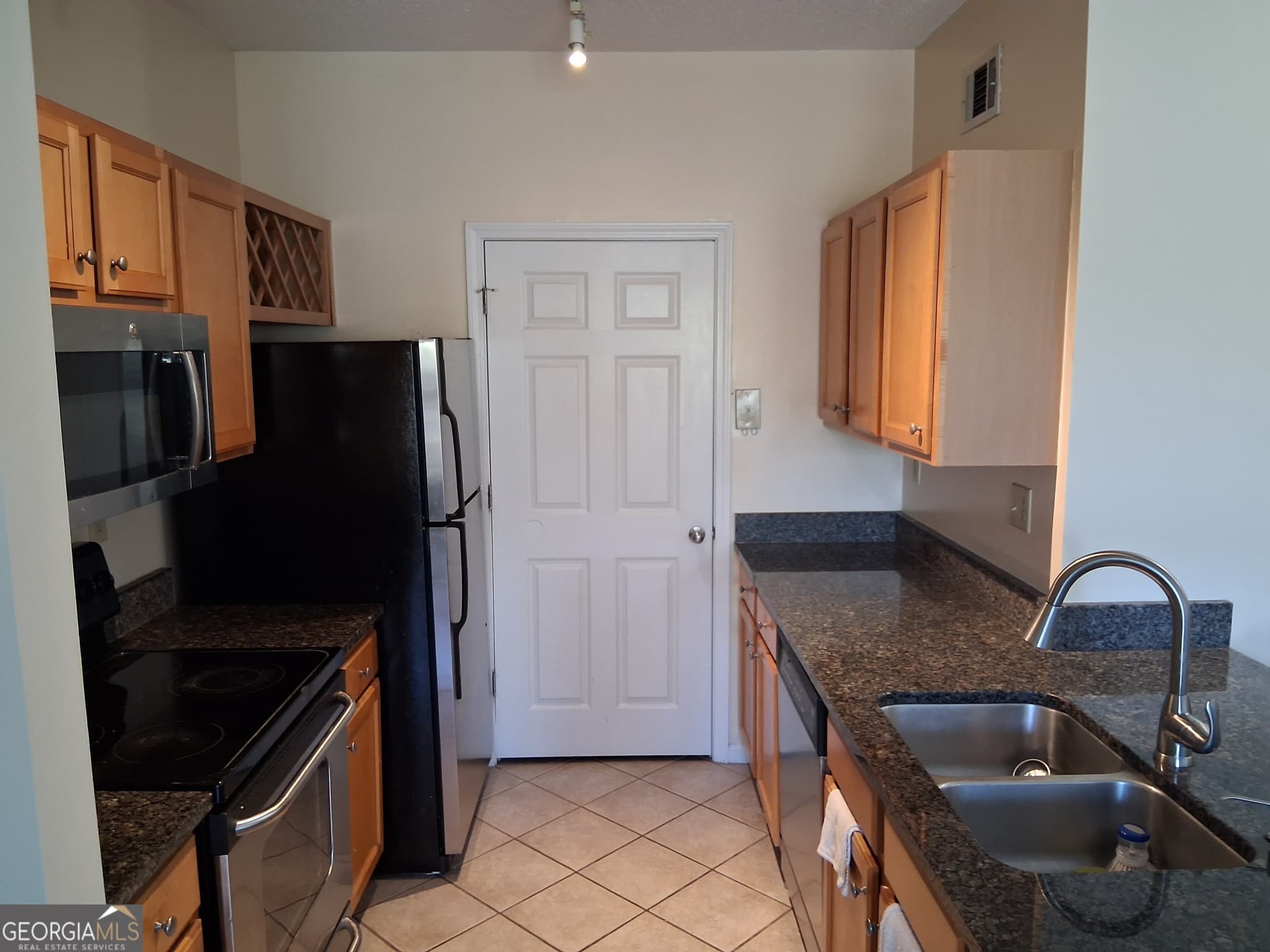 3 bedroom, 2 bathroom, 1,394 sq ft condominium for rent at 4333 Dunwoody Park 3402, Atlanta, GA 30338 for $2,295 a month — photo 2