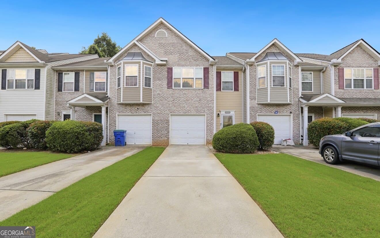 3 bedroom, 2.5 bathroom, 1,778 sq ft townhouse for sale at 4908 Sierra Way, South Fulton, GA 30349 — photo 2