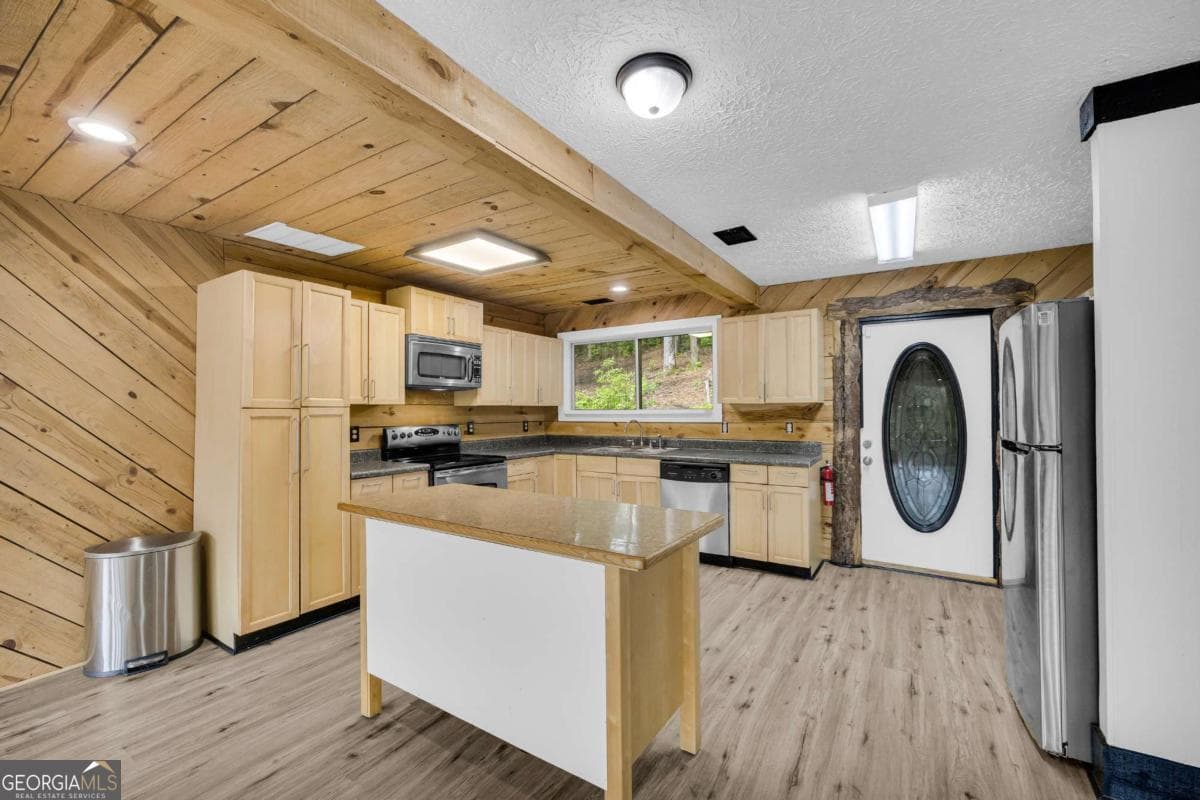 3 bedroom, 2 bathroom, 2,244 sq ft single family residence for sale at 110 Wilderness End, Clarkesville, GA 30523 — photo 5