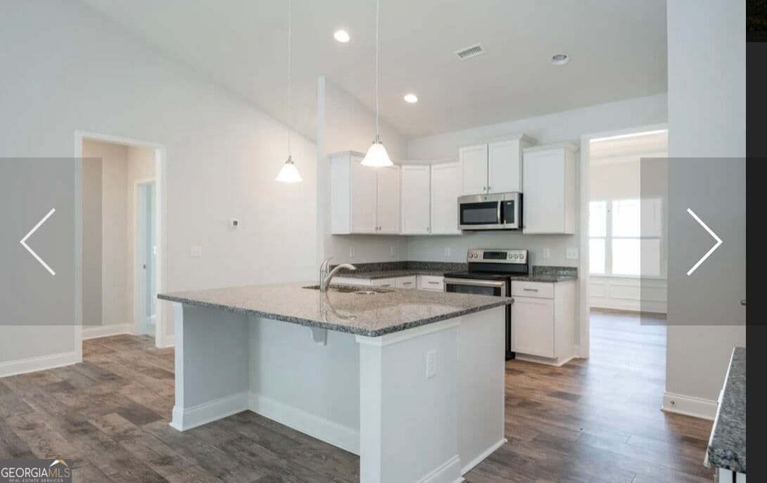4 bedroom, 2 bathroom, 2,100 sq ft single family residence for sale at 329 Blackberry Court, Pendergrass, GA 30567 — photo 5