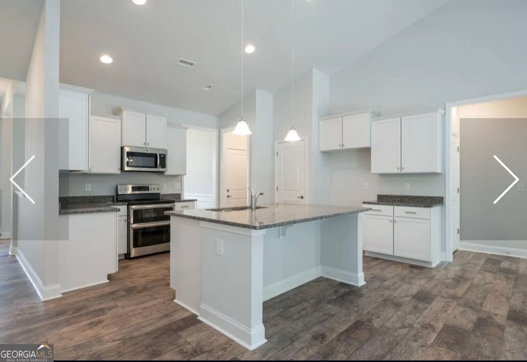 4 bedroom, 2 bathroom, 2,100 sq ft single family residence for sale at 329 Blackberry Court, Pendergrass, GA 30567 — photo 4