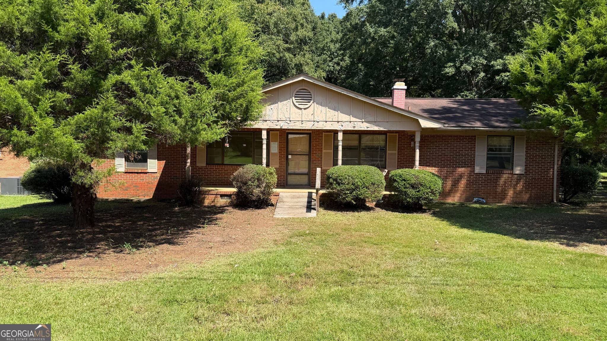 3 bedroom, 2.5 bathroom, 1,566 sq ft single family residence sold at 1305 Meadowood Lane, Oxford, AL 36203