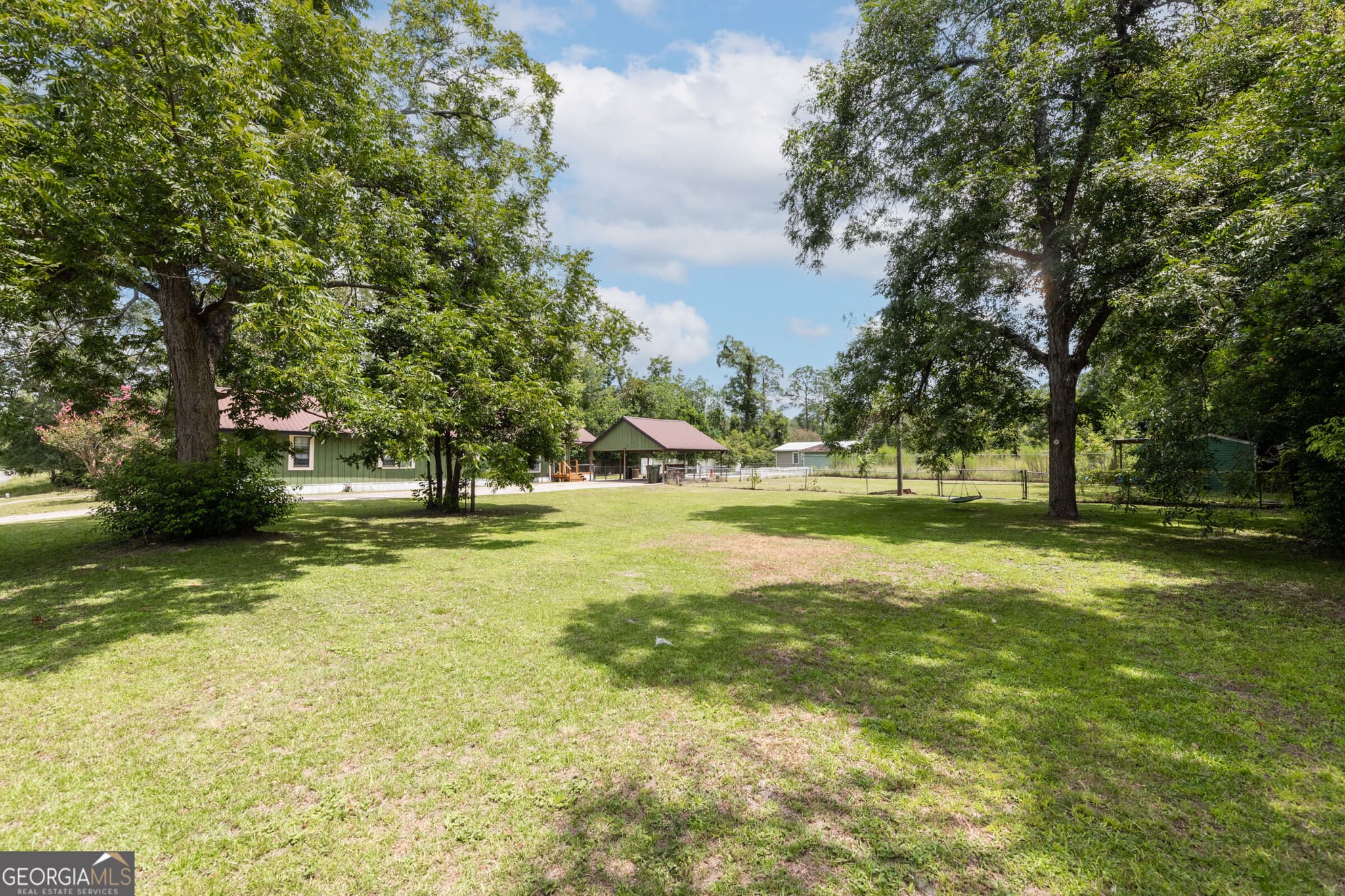 3 bedroom, 2 bathroom, 1,838 sq ft single family residence under contract at 1801 Creswell Street, Waycross, GA 31503 — photo 6