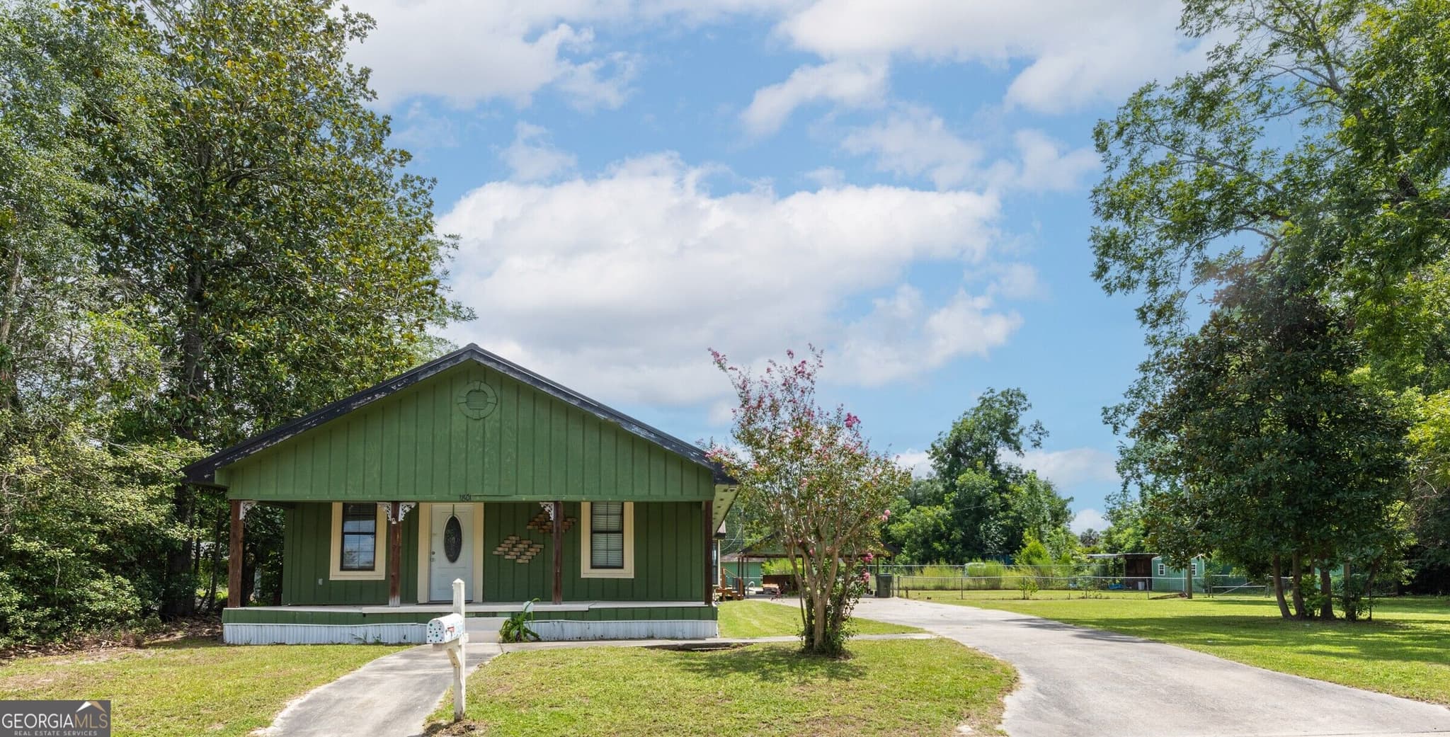 3 bedroom, 2 bathroom, 1,838 sq ft single family residence under contract at 1801 Creswell Street, Waycross, GA 31503