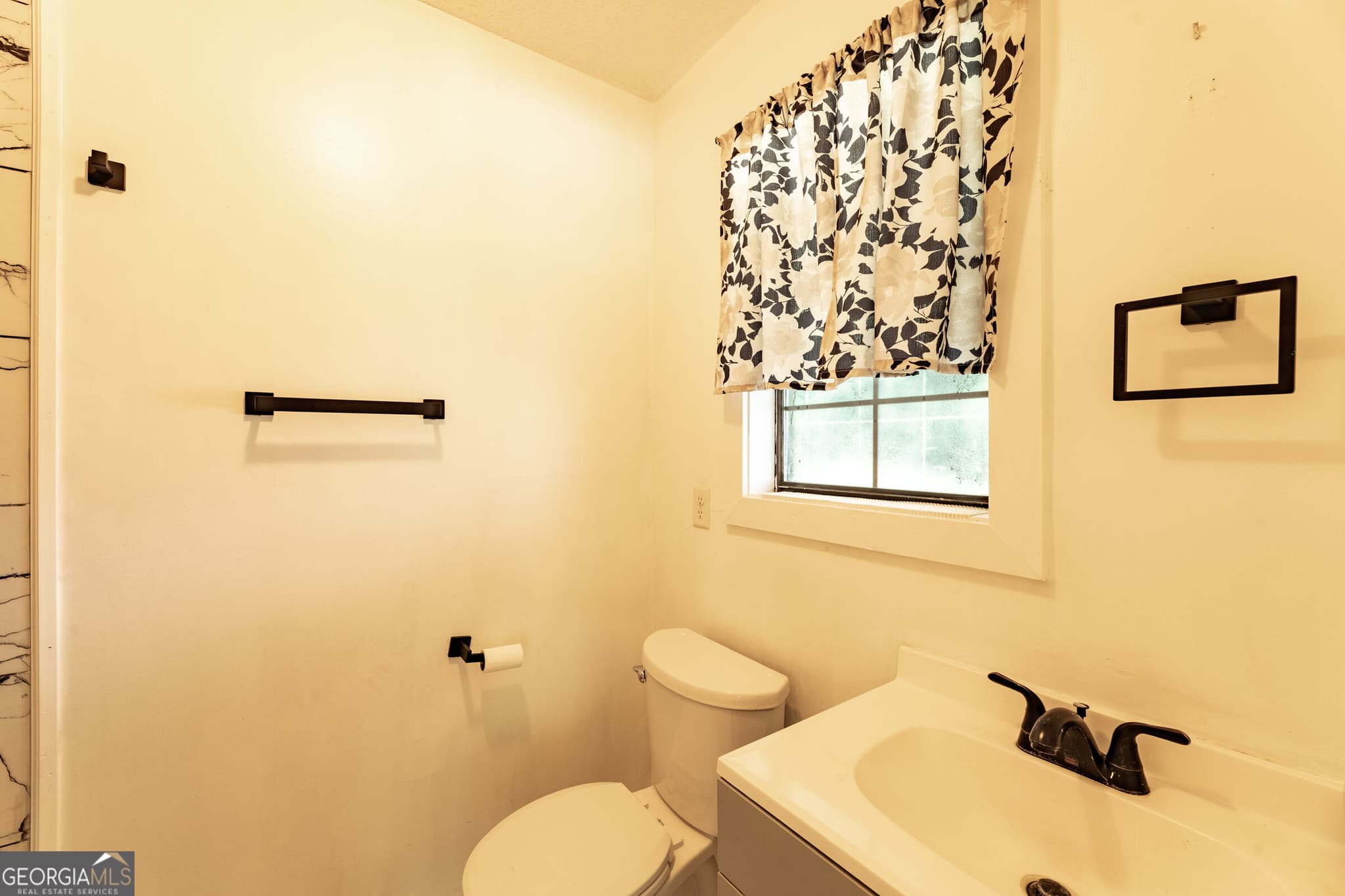3 bedroom, 2 bathroom, 1,838 sq ft single family residence under contract at 1801 Creswell Street, Waycross, GA 31503 — photo 10